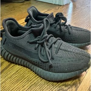 Yeezys-cinder non-reflective size 5(men)